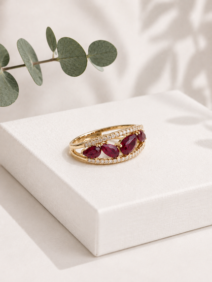 Anillo de Oro 18K con Rubíes y Brillantes