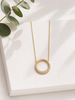 Collar de Oro 18K con Colgante Circular y Brillantes