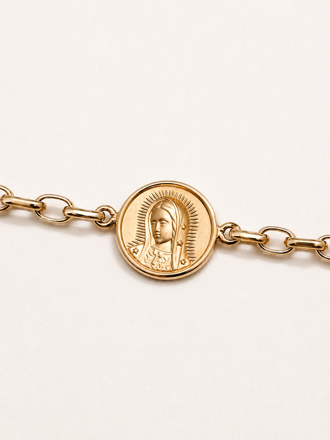 Pulsera de Oro con Medallita