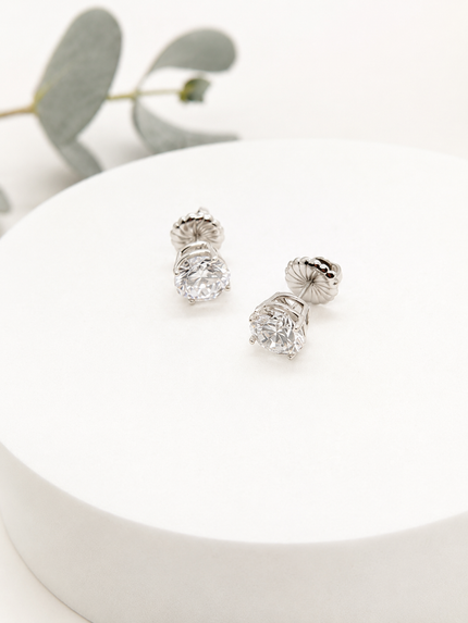 Aretes Coquetas en Oro Blanco con Brillantes de Laboratorio