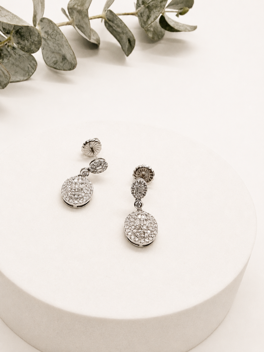 Aretes Ovalados de Diamantes en Oro Blanco