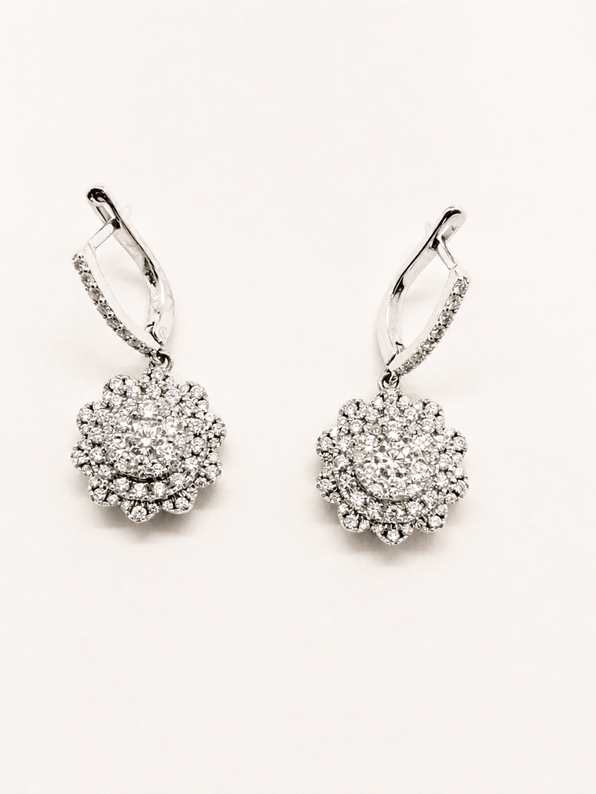 Aretes Flor de Diamantes en Oro Blanco