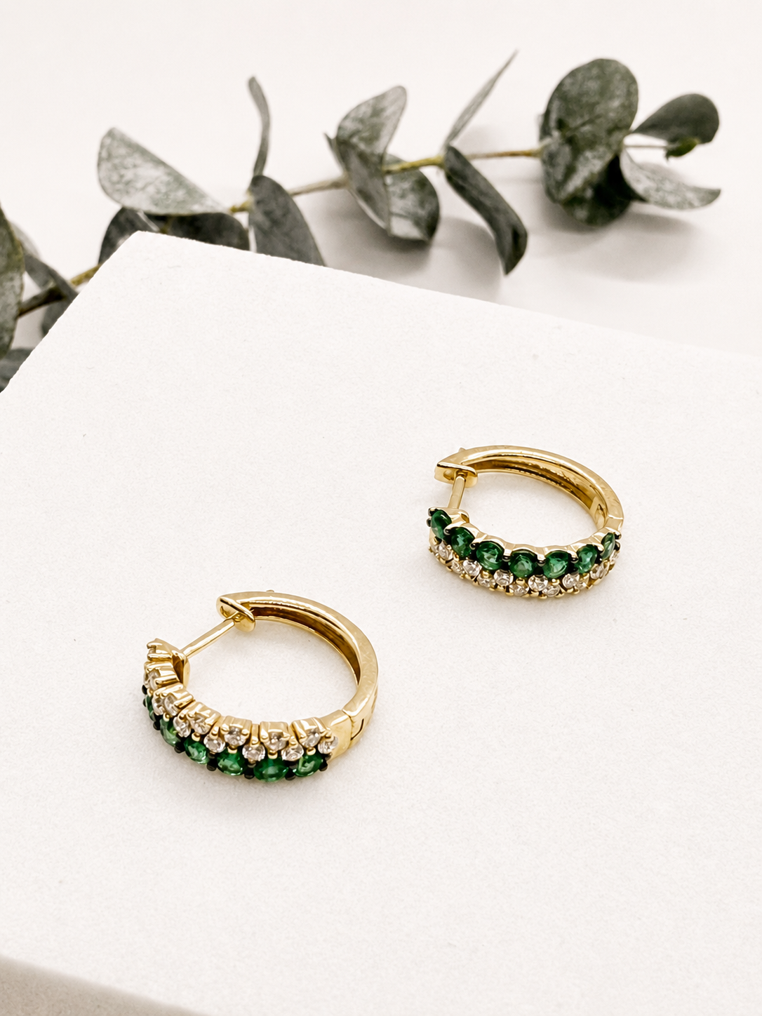 Arracadas de Esmeraldas y Brillantes en Oro Amarillo 14K