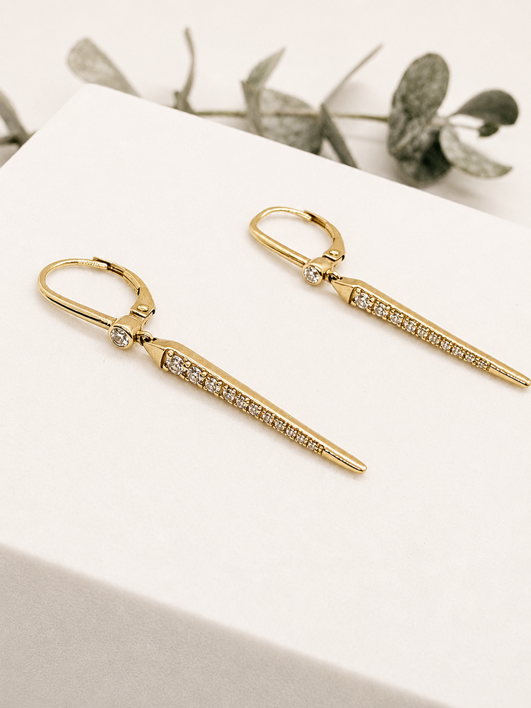 Aretes Colgantes de Diamantes en Oro Amarillo
