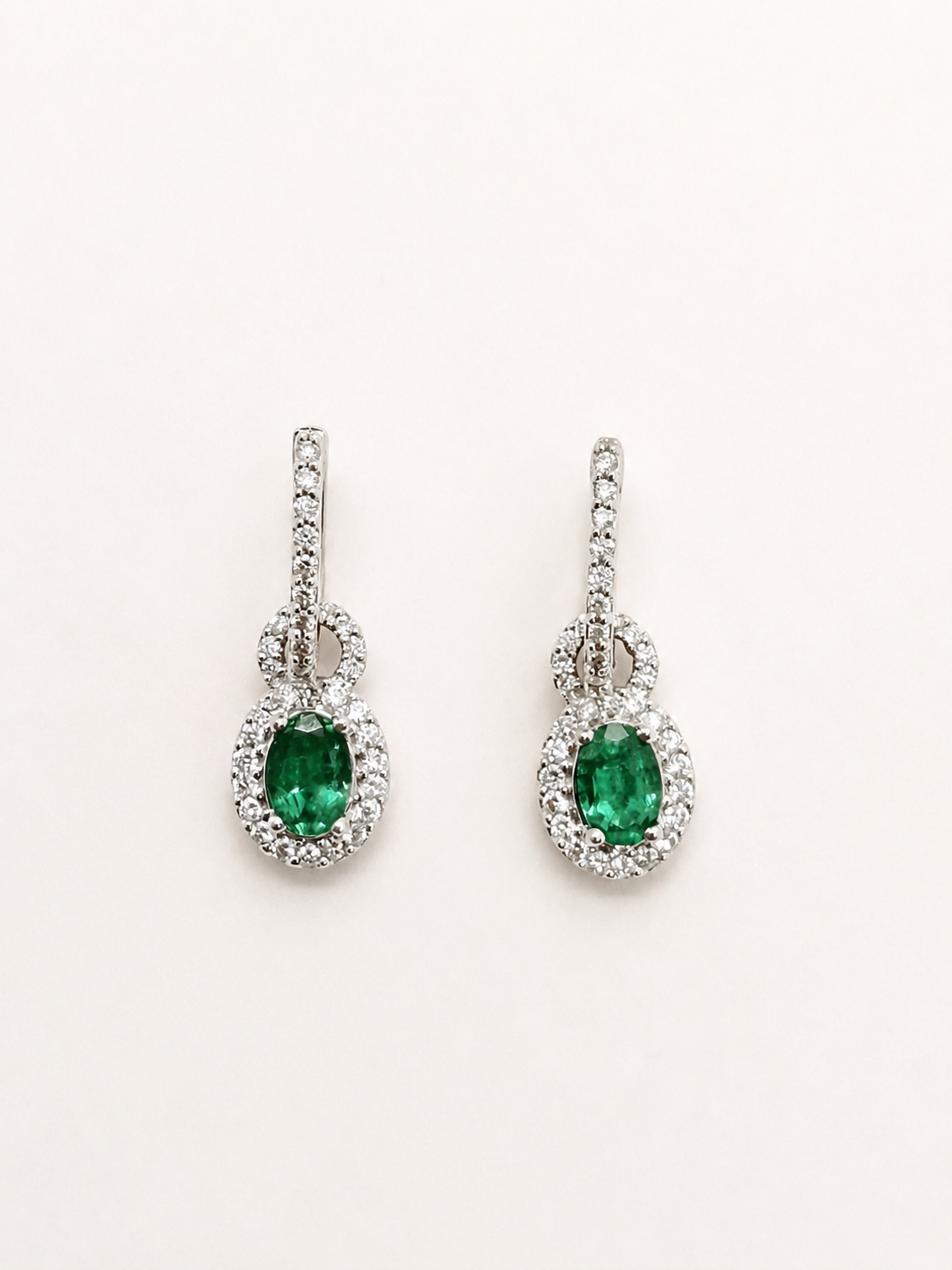 Aretes de Esmeralda y Diamantes en Oro Blanco