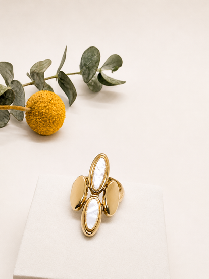 Anillo de Oro con Madre Perla