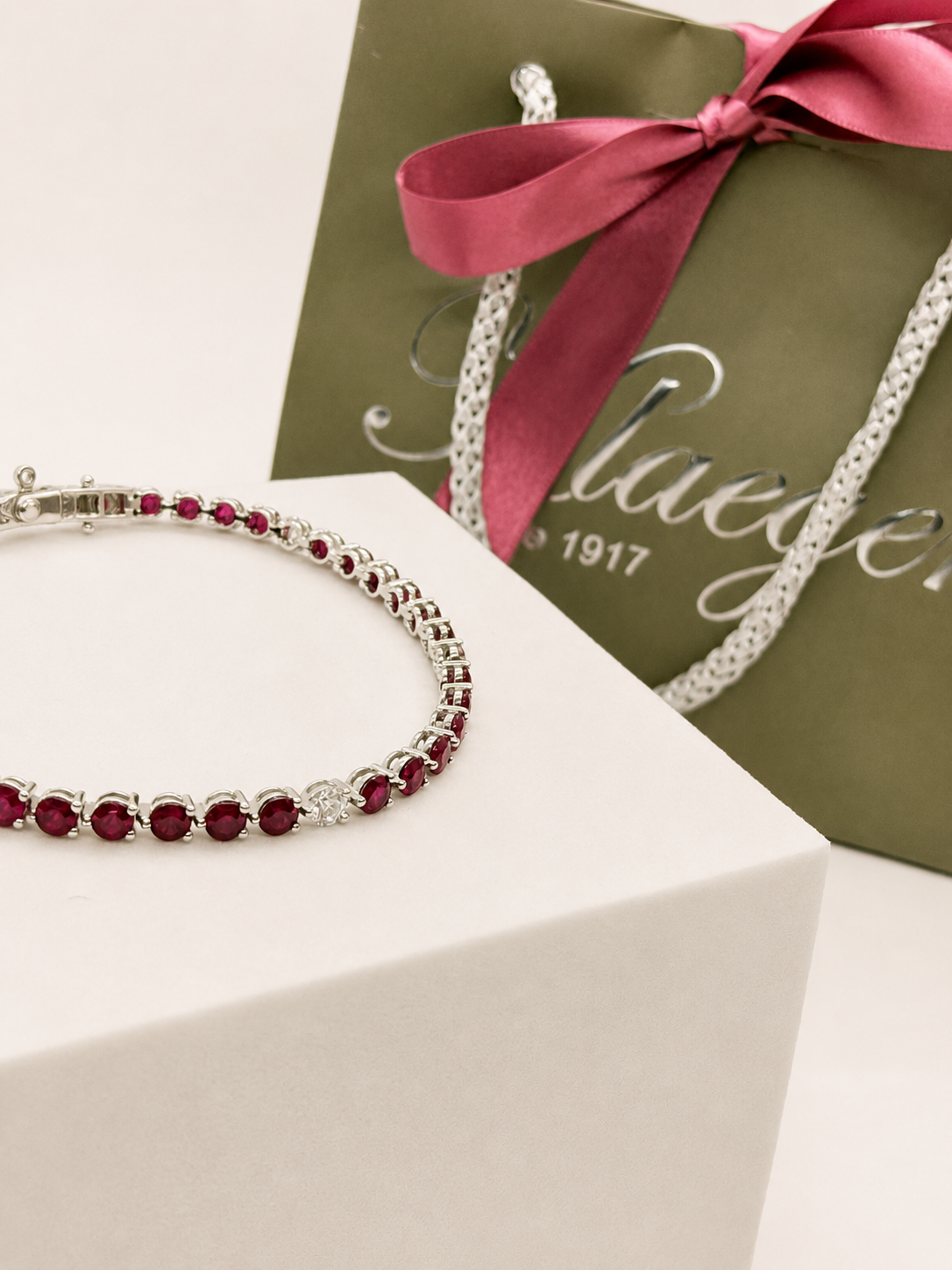 Pulsera Rivière en Oro Blanco con Rubíes y Brillantes