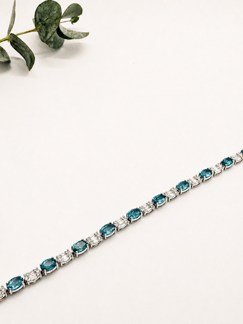 Pulsera Rivière en Oro Blanco con Esmeraldas y Brillantes