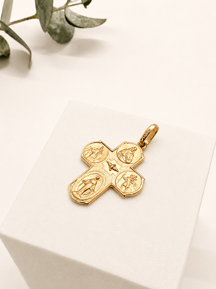 Cruz de los Cuatro Evangelistas en Oro
