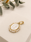 Medalla Virgen de Guadalupe en Nácar y Perlas Naturales en Oro
