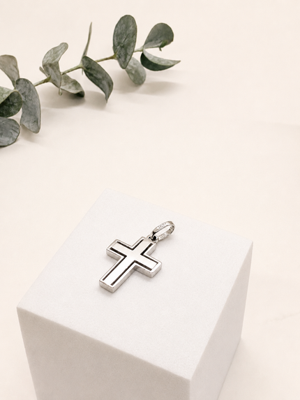 Cruz Contemporánea en Oro Blanco