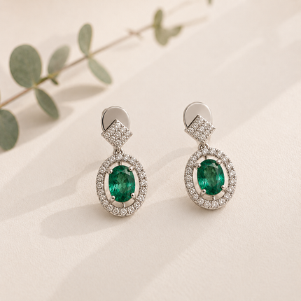 Aretes de Esmeraldas y Brillantes en Oro Blanco de 18k