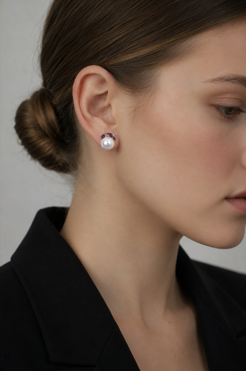 Aretes Coquetas en Oro con Perla, Rubíes y Brillantes