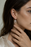 Aretes Geométricos de Diamantes en Oro Blanco