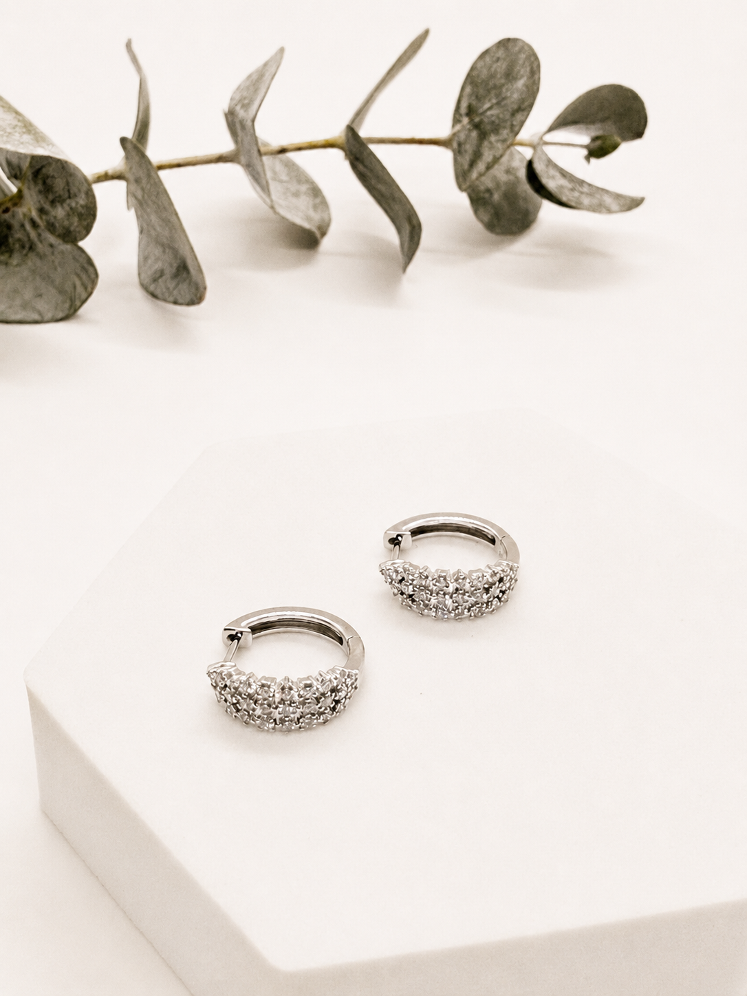 Arracadas Pavé de Diamantes en Oro Blanco