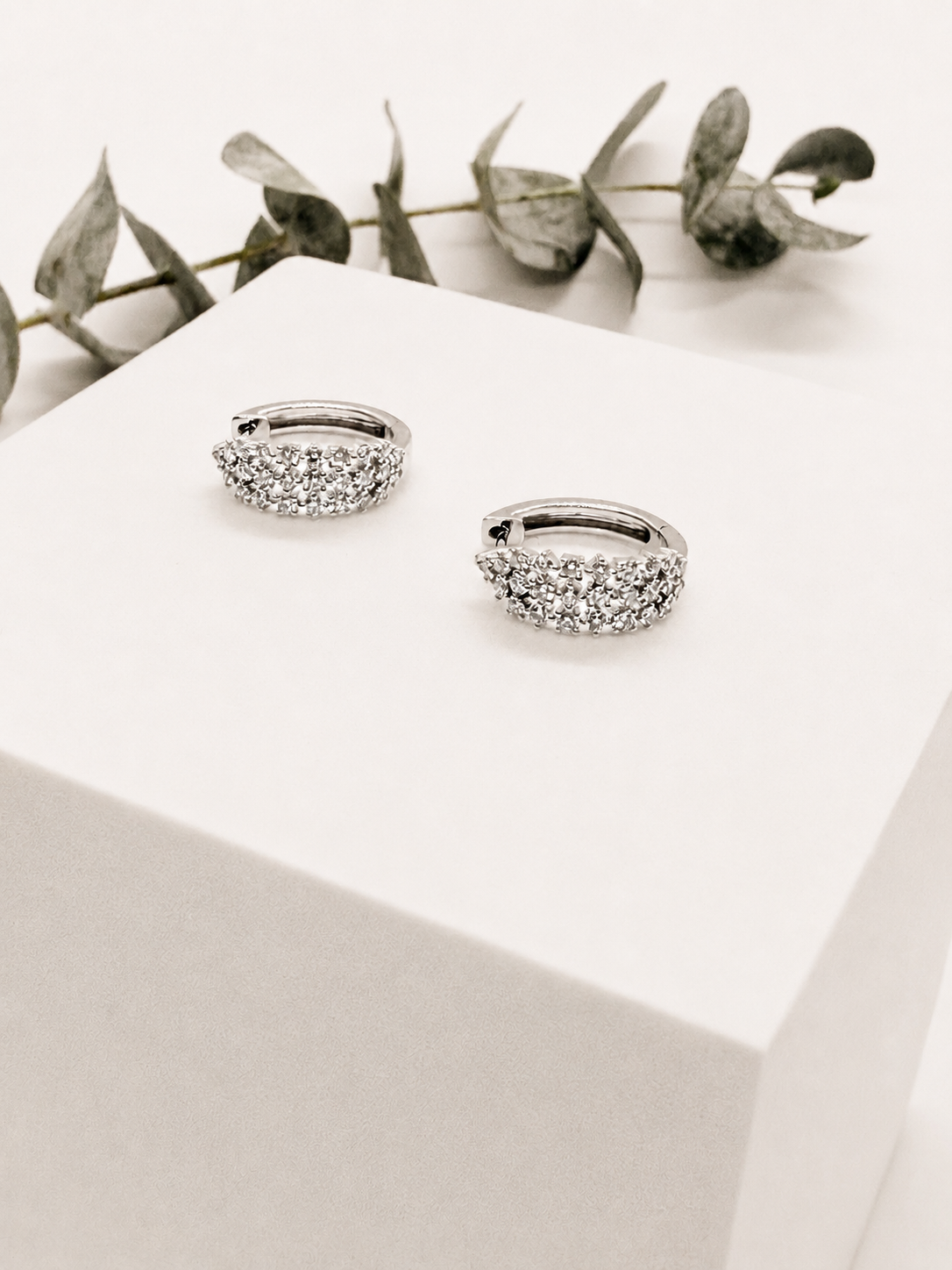 Arracadas Pavé de Diamantes en Oro Blanco
