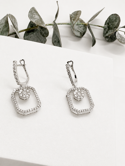 Aretes Geométricos de Diamantes en Oro Blanco