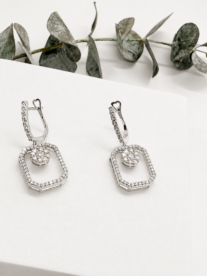Aretes Geométricos de Diamantes en Oro Blanco