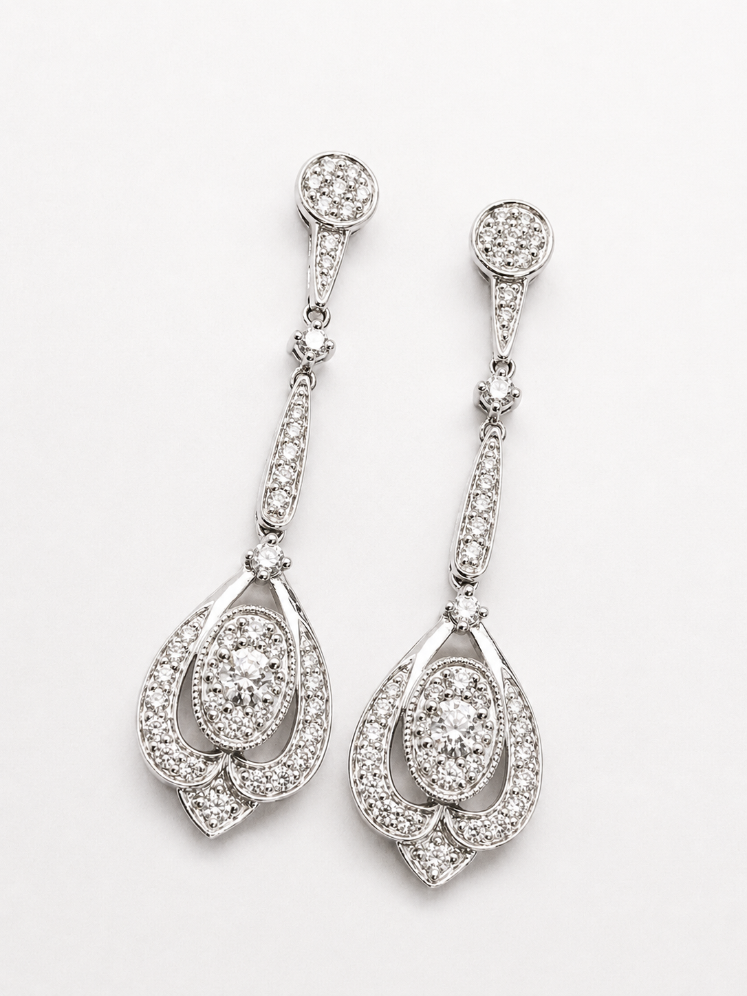 Aretes Colgantes de Diamantes en Oro Blanco