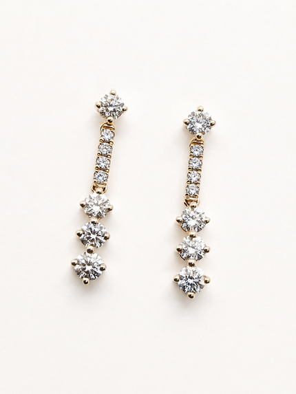 Aretes Colgantes de Diamantes en Oro Amarillo