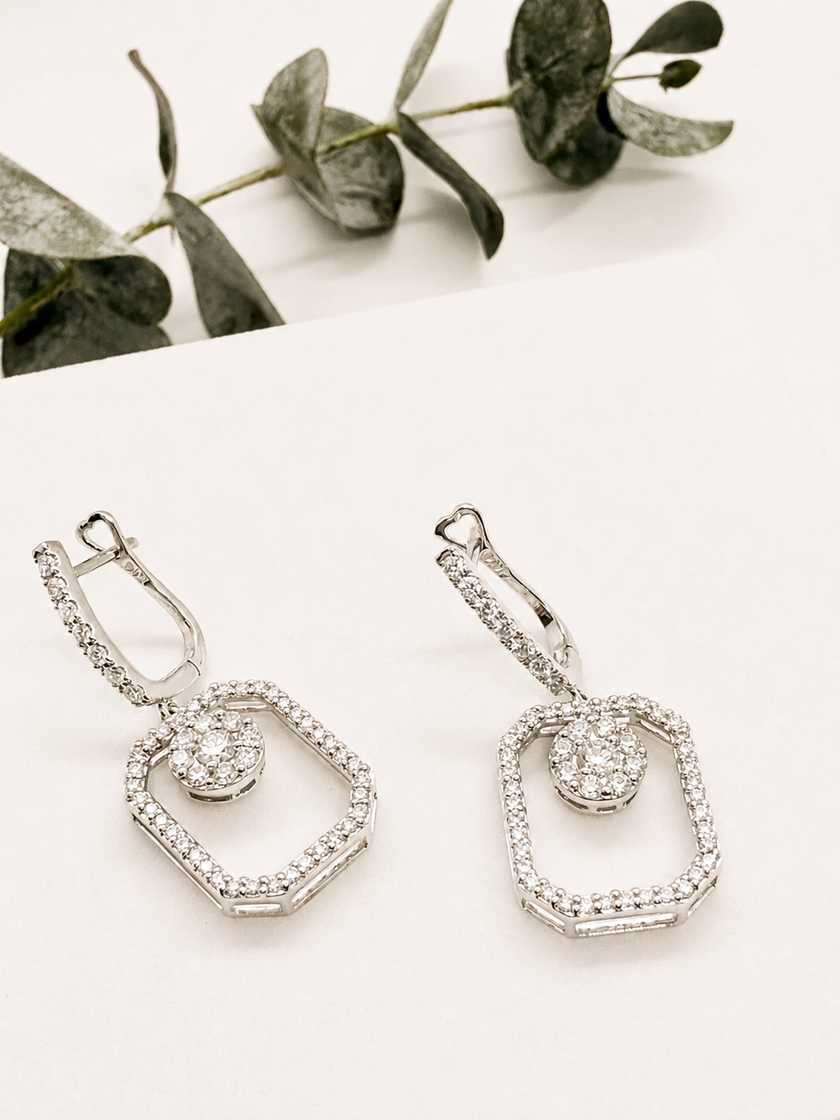 Aretes Geométricos de Diamantes en Oro Blanco
