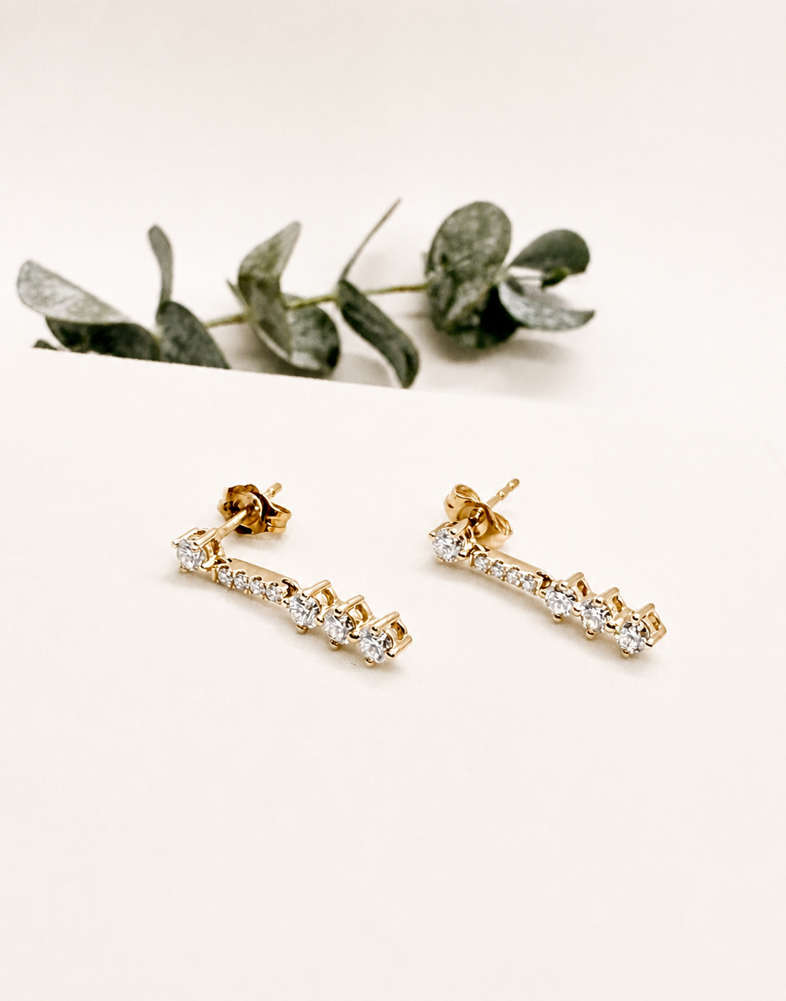 Aretes Colgantes de Diamantes en Oro Amarillo