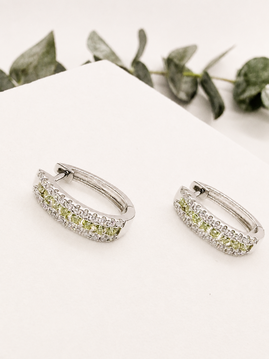 Arracadas en Oro Blanco con Brillantes Amarillos y Diamantes de Laboratorio