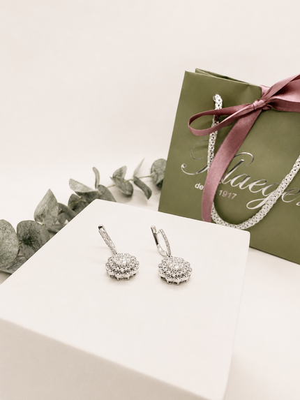 Aretes Flor de Diamantes en Oro Blanco