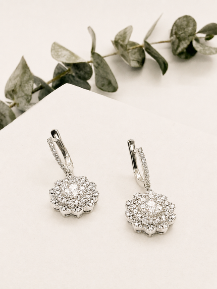 Aretes Flor de Diamantes en Oro Blanco