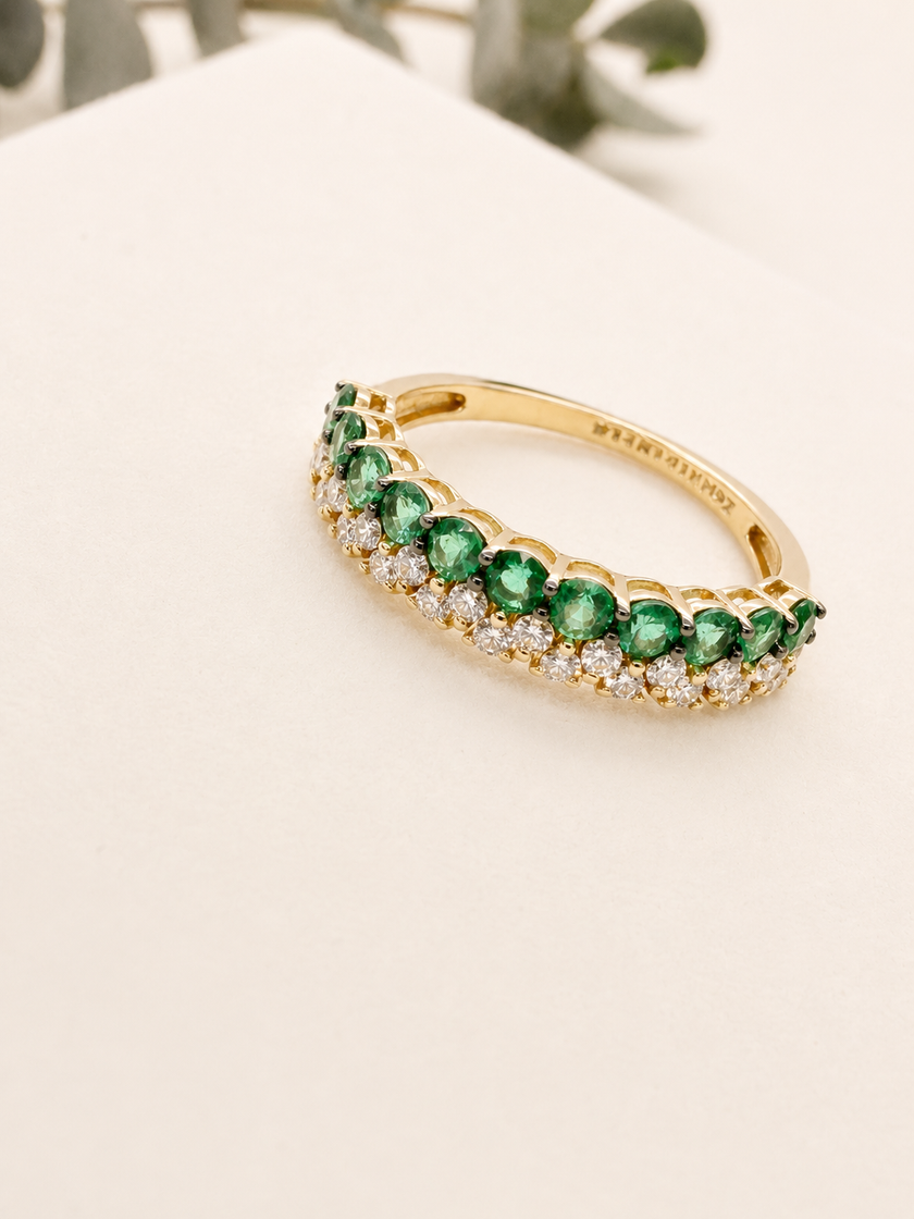 Anillo de Esmeraldas y Brillantes en Oro Amarillo
