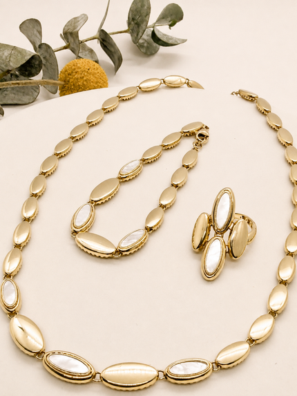 Gargantilla de Oro con Madre Perla