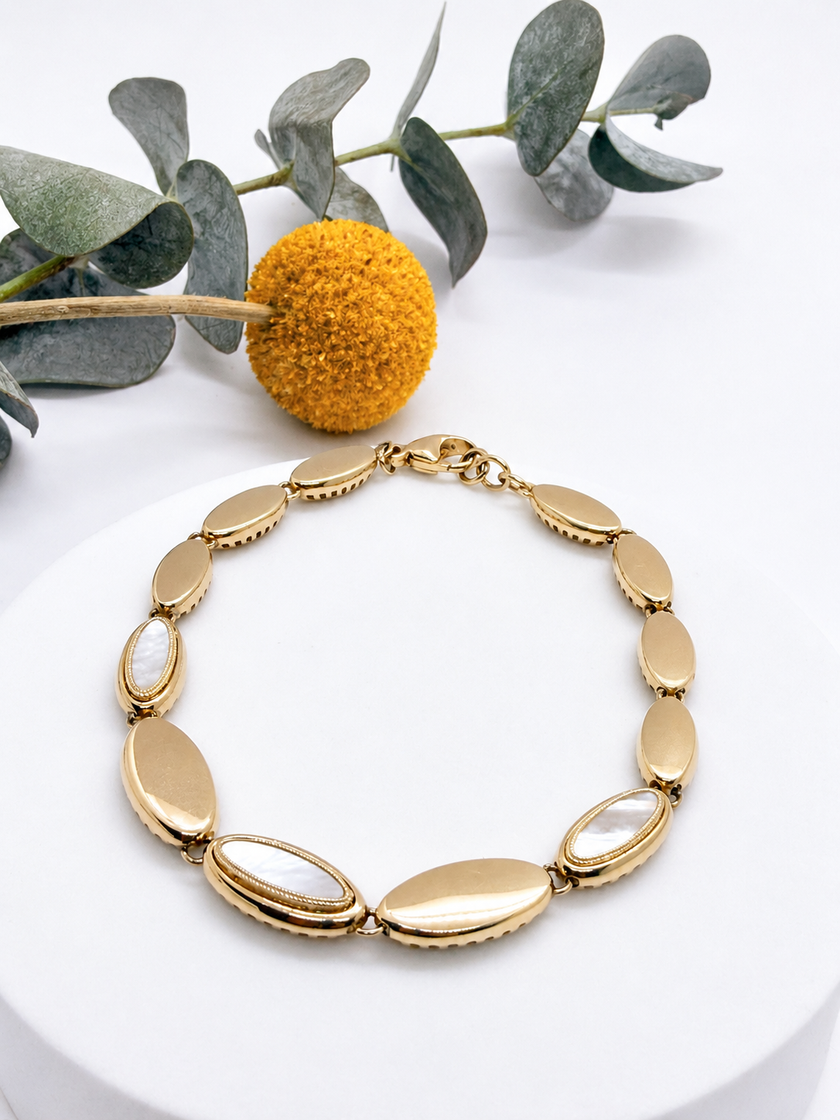 Set de Collar, Pulsera y Anillo de Oro con Madre Perla