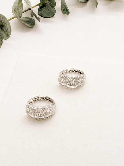 Arracadas en oro blanco con brillantes corte baguette y brillantes redondos