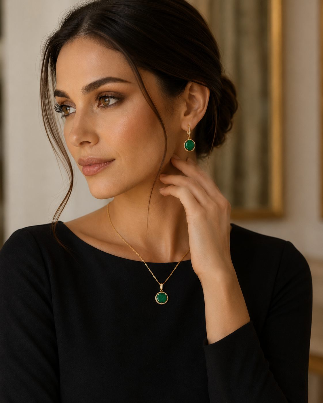 Juego de Collar y Aretes de Esmeralda con Brillantes en Oro Amarillo